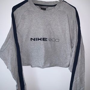 Nike longsleeve cropped tee